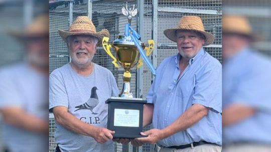 De Vido salió campeón de carrera de palomas