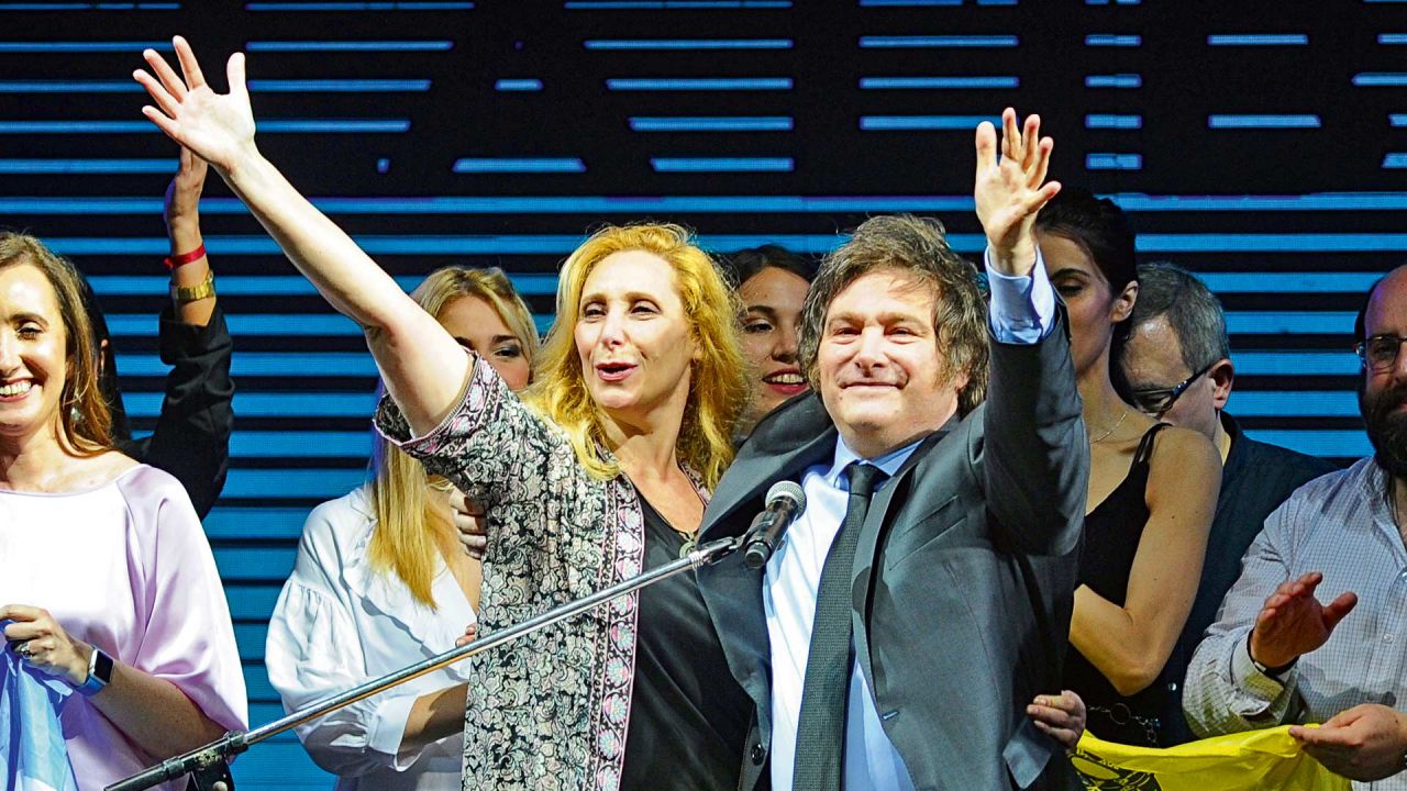 Quién es y cómo opera "El jefe", la mujer que controla a Javier Milei