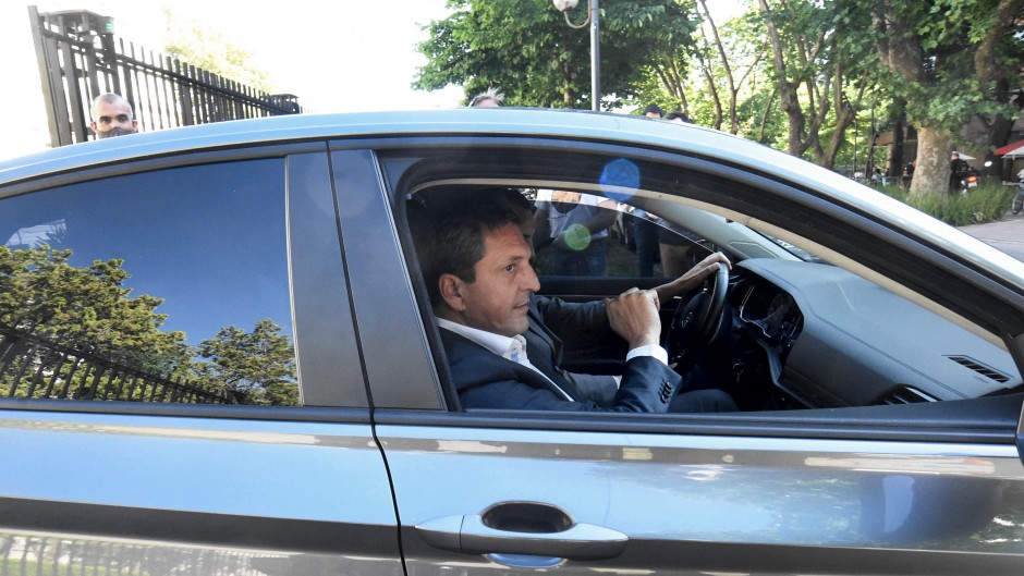 En medio de la tensión, Massa se reunió con Alberto y Cristina