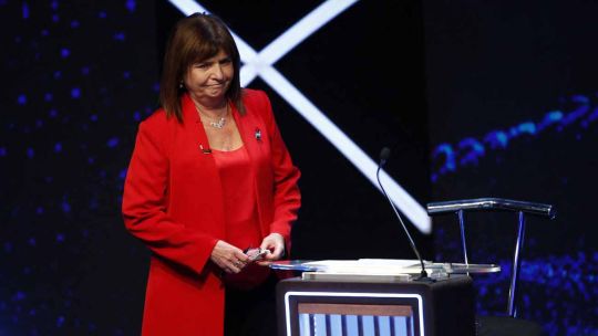 Patricia Bullrich apuntó a Milei por la libre portación de armas y el libertario la cruzó: 