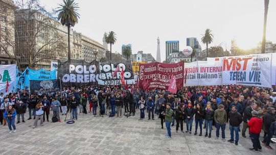 La izquierda marchó a Plaza de Mayo y se diferenció de la CGT: 