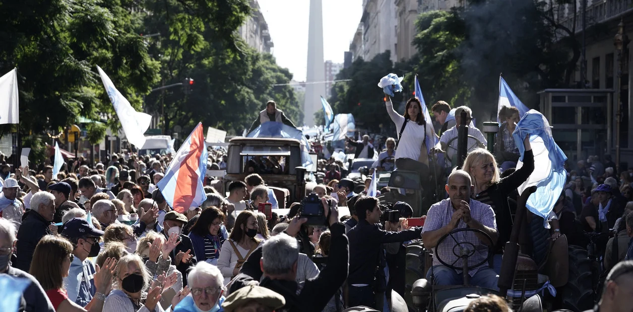 El tractorazo, en vivo: “Gesten menos, arréglense con lo que tienen o dedíquense a otra cosa”, el mensaje del campo al Gobierno